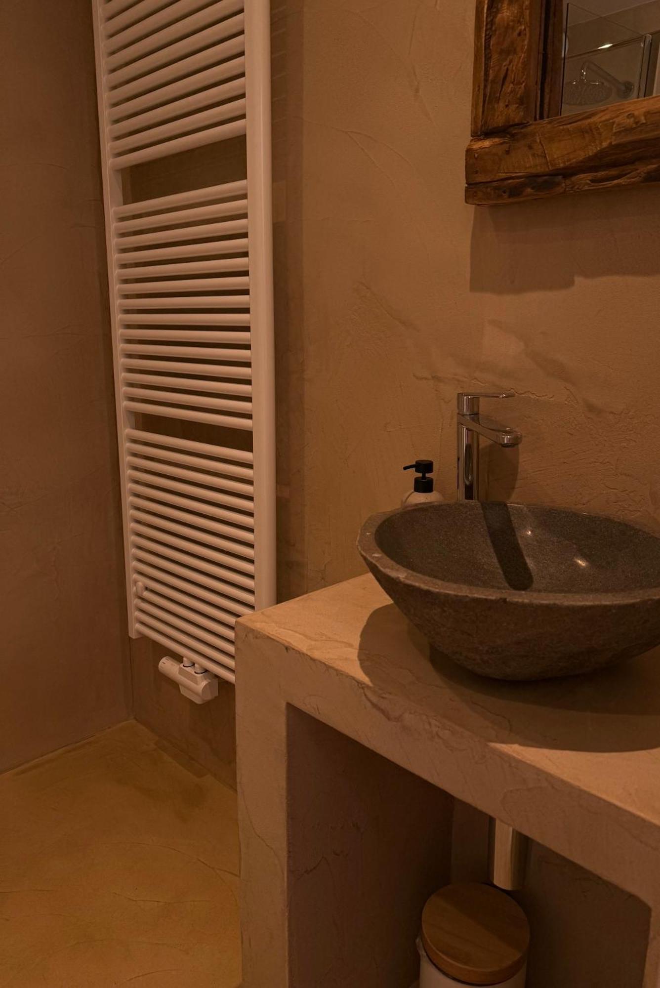 Hotel Giorgi Et Logements Insolites-Jacuzzi Prive Bastogne Bagian luar foto