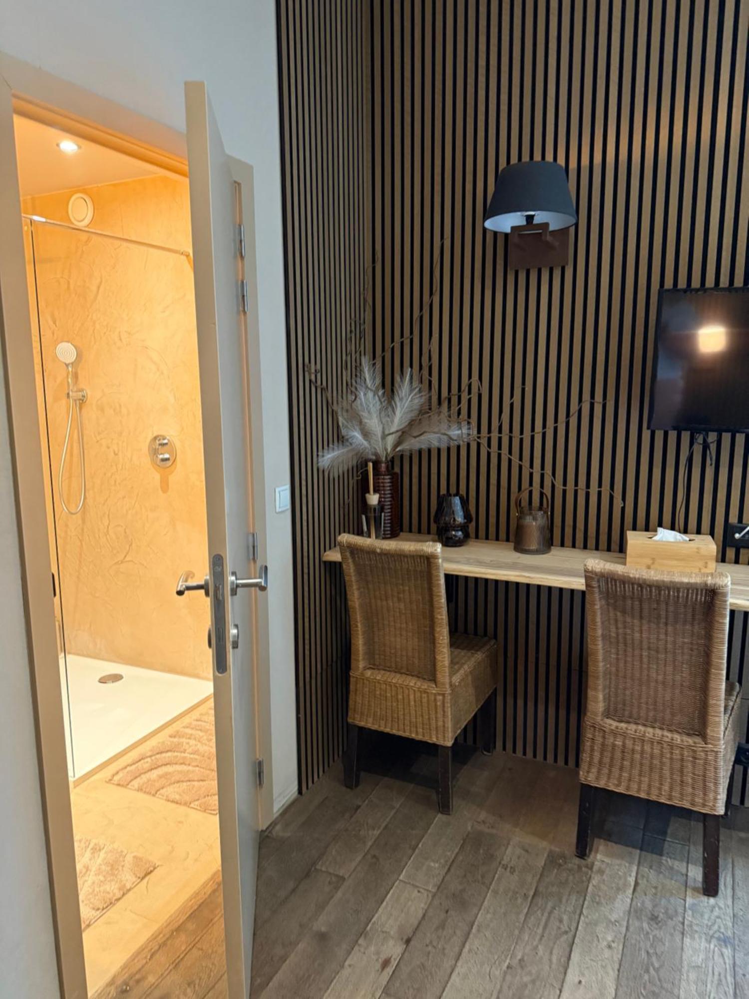 Hotel Giorgi Et Logements Insolites-Jacuzzi Prive Bastogne Bagian luar foto
