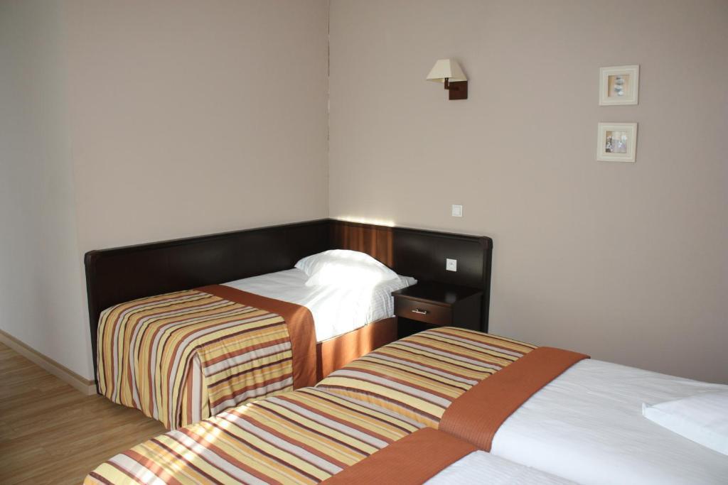 Hotel Giorgi Et Logements Insolites-Jacuzzi Prive Bastogne Ruang foto