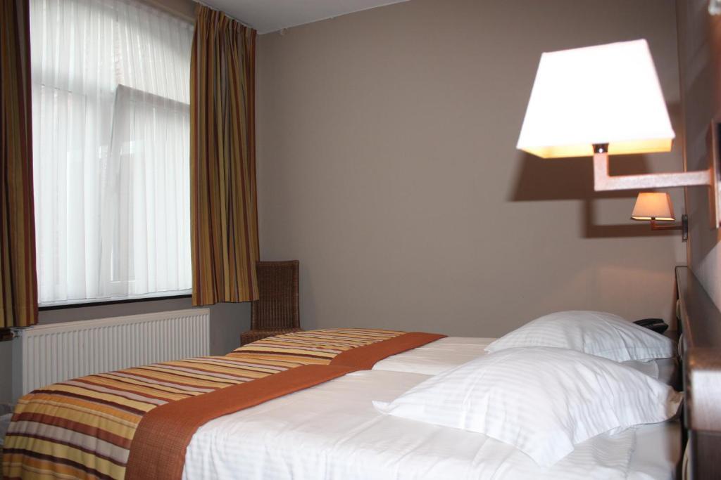Hotel Giorgi Et Logements Insolites-Jacuzzi Prive Bastogne Ruang foto